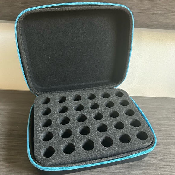 Young Living Hard Case - Picture 4 of 4